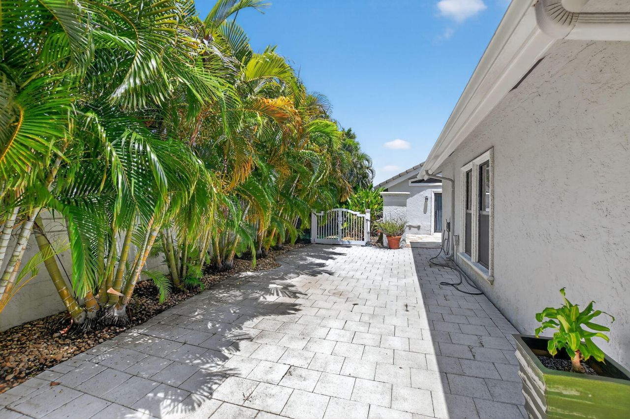 7681 NE Morningside Terrace, Boca Raton, FL 33487 Photo