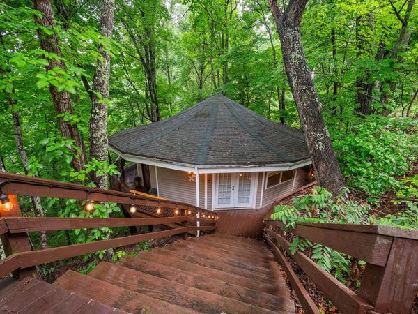 1025 Lower Alpine Way, Gatlinburg, TN 37738