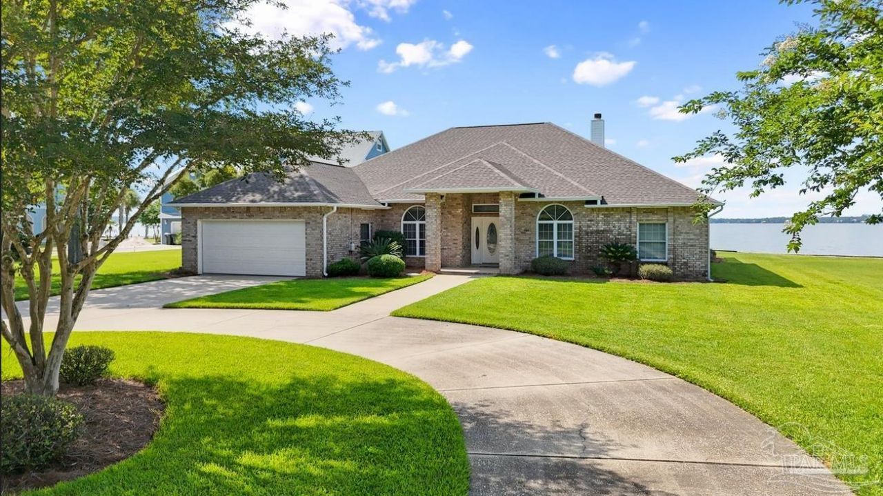 5450 N Shore Rd, Pensacola, FL 32507 Main Photo
