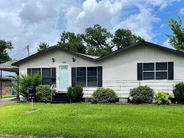 109 ROSEWOOD Drive, Houma, LA 70360