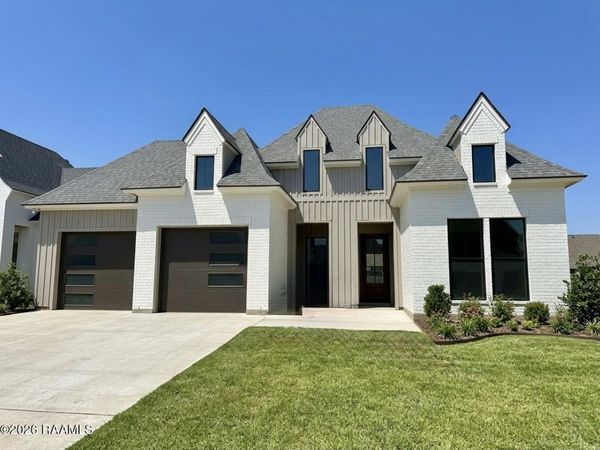 104 Sabal Grove Lane, Youngsville, LA 70592