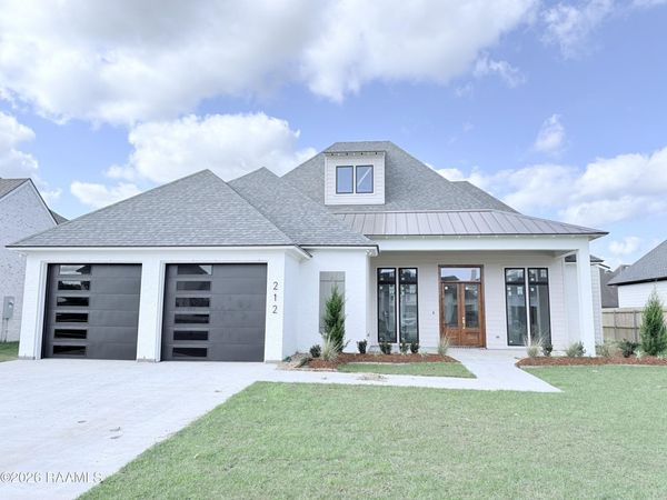 212 Sabal Grove Lane, Youngsville, LA 70592