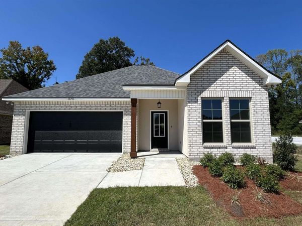 18731 Corlis Green Dr, Zachary, LA 70791