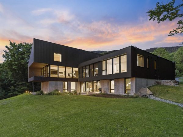 811 Bear Creek Lane, Waterbury, VT 05677