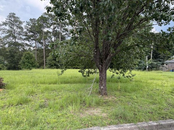 20 W Lakeview, Columbia, MS 39429