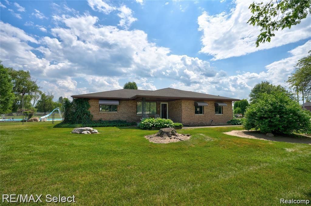 9215 W Grand Blanc Road, Gaines Township, MI 48436 Main Photo