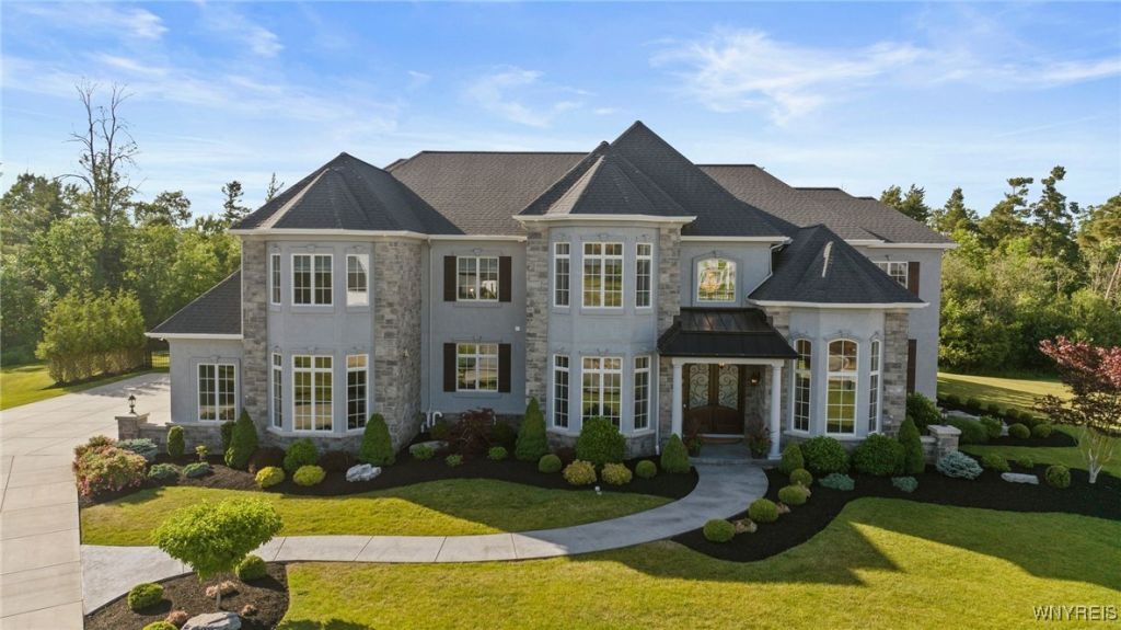 5558 Herons Glen, Clarence, NY 14031 Main Photo