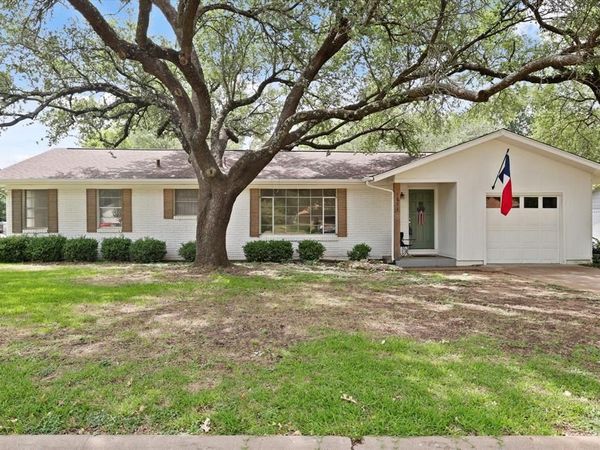 1211 Greenbriar Lane, Cleburne, TX 76033