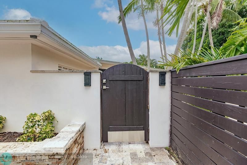 1900 Bayview Drive, Fort Lauderdale, FL 33305 Photo