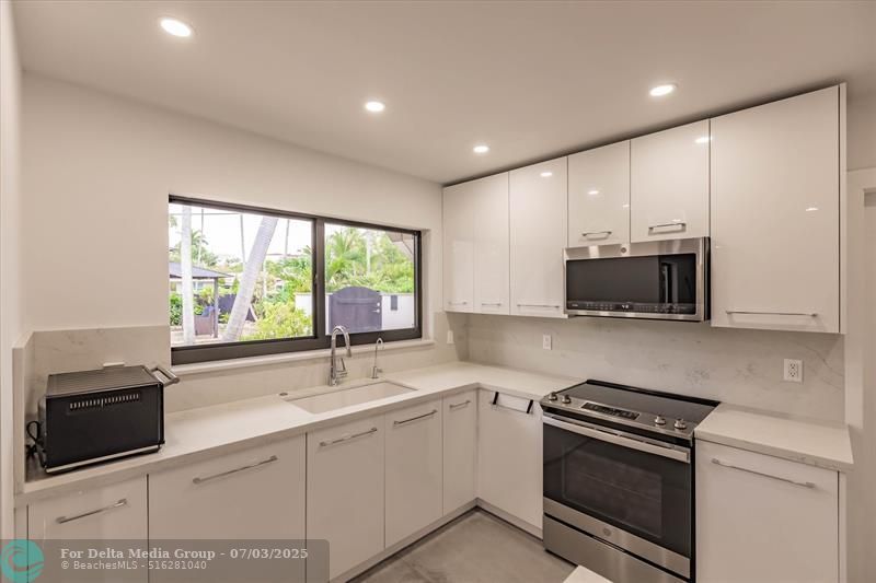 1900 Bayview Drive, Fort Lauderdale, FL 33305 Photo