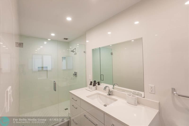 1900 Bayview Drive, Fort Lauderdale, FL 33305 Photo