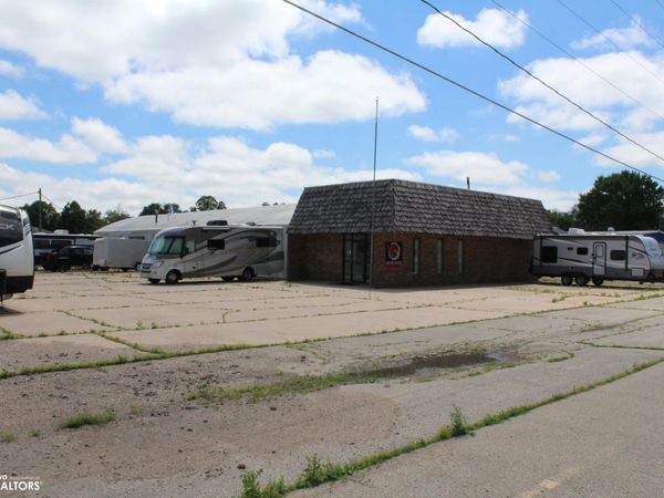 320 Division Street, Garner, IA 50438