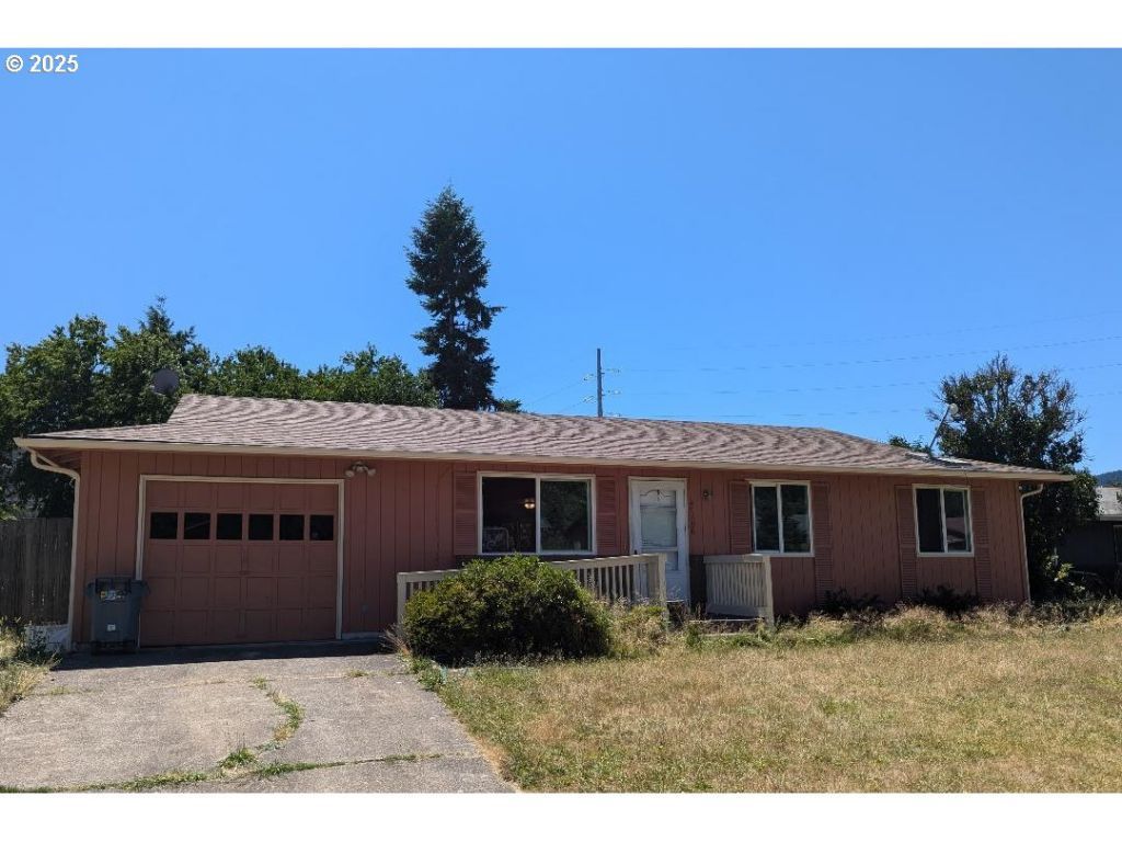 47696 W 1st St, Oakridge, OR 97463 Main Photo