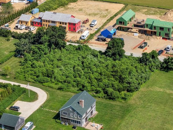 48 Sayres Path, Wainscott, NY 11975