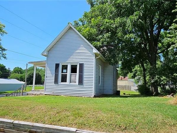 718 2nd Street W, Scott City, MO 63780
