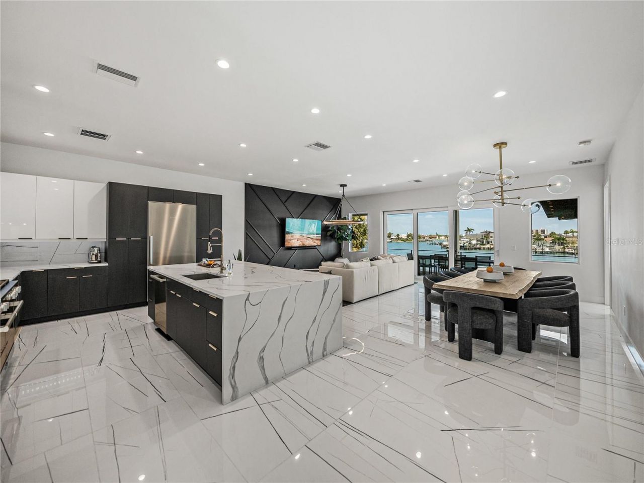 1037 79th Street S, Saint Petersburg, FL 33707 Photo