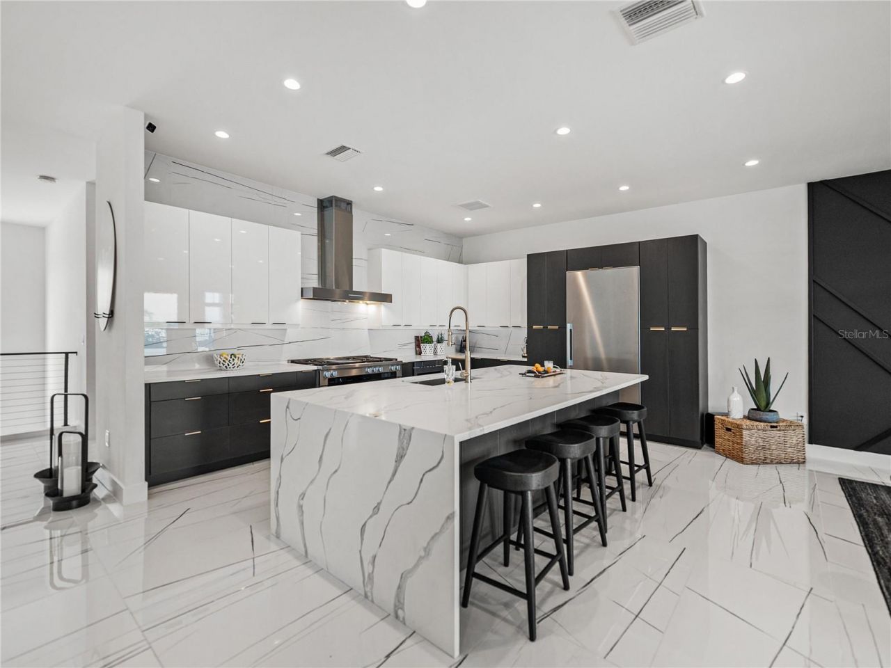 1037 79th Street S, Saint Petersburg, FL 33707 Photo