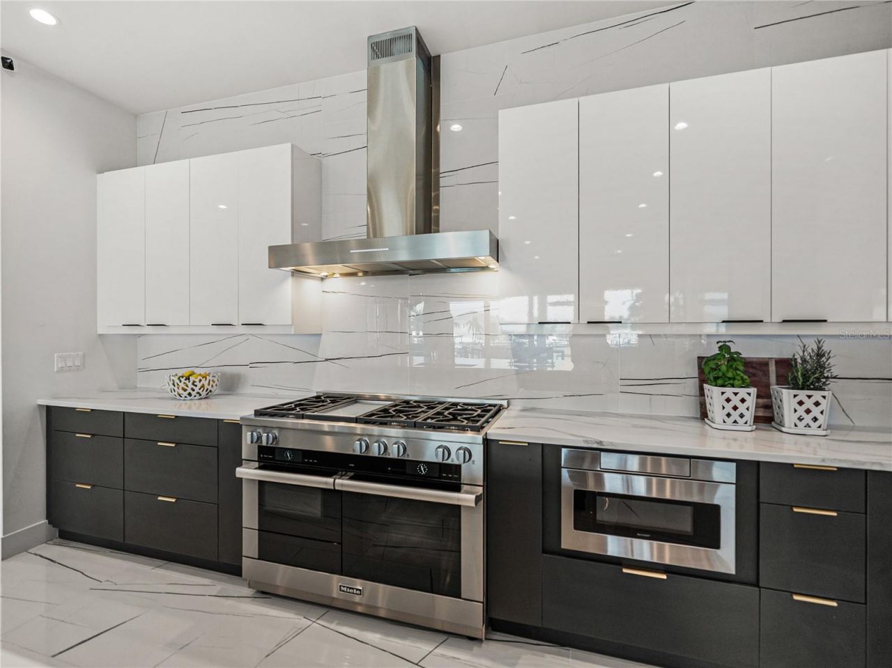 1037 79th Street S, Saint Petersburg, FL 33707 Photo