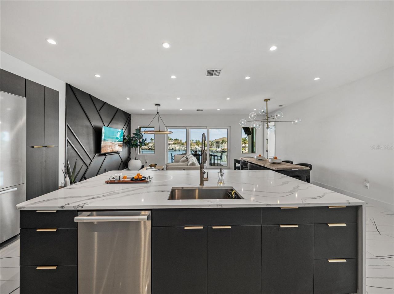 1037 79th Street S, Saint Petersburg, FL 33707 Photo