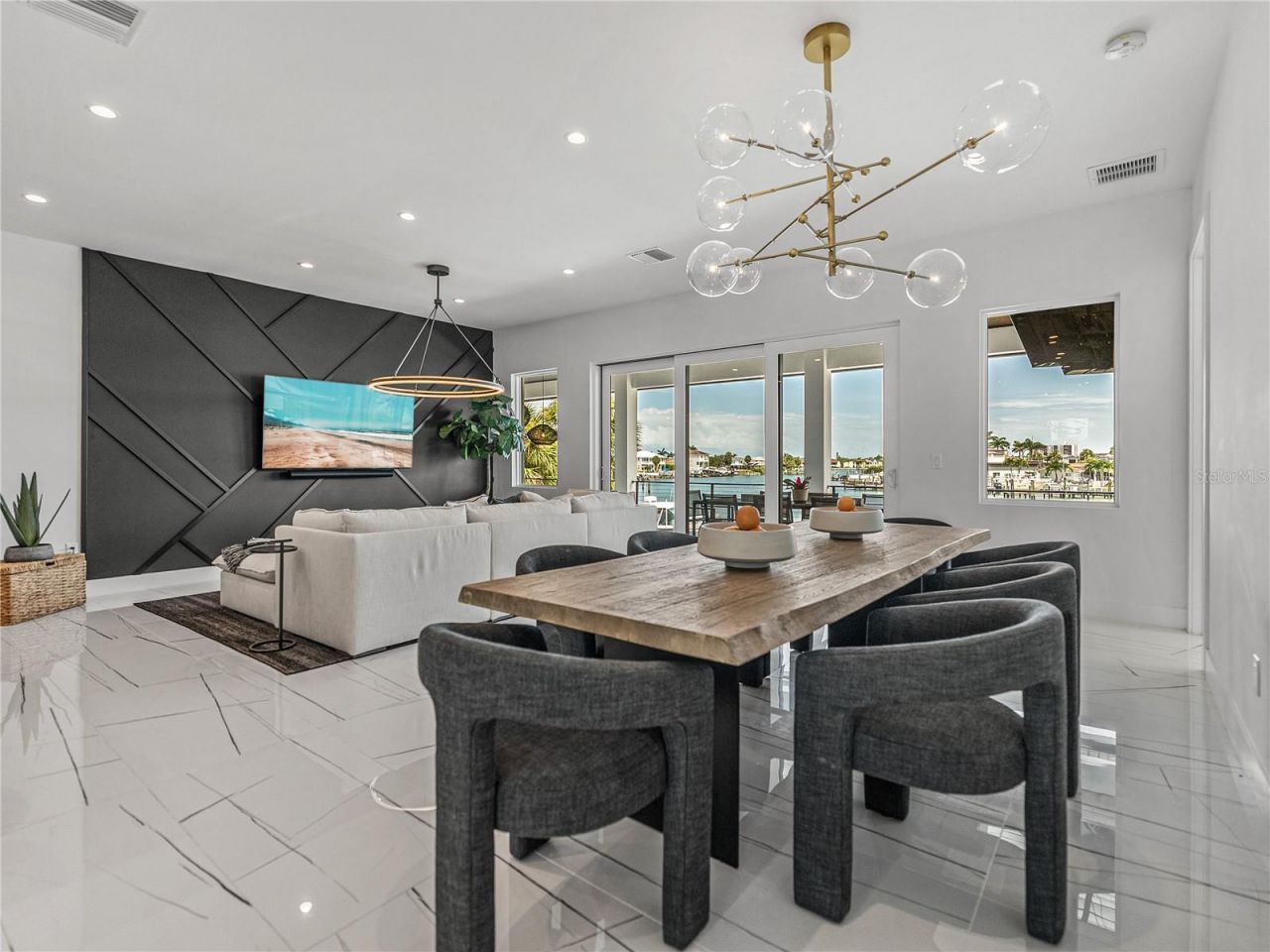 1037 79th Street S, Saint Petersburg, FL 33707 Photo