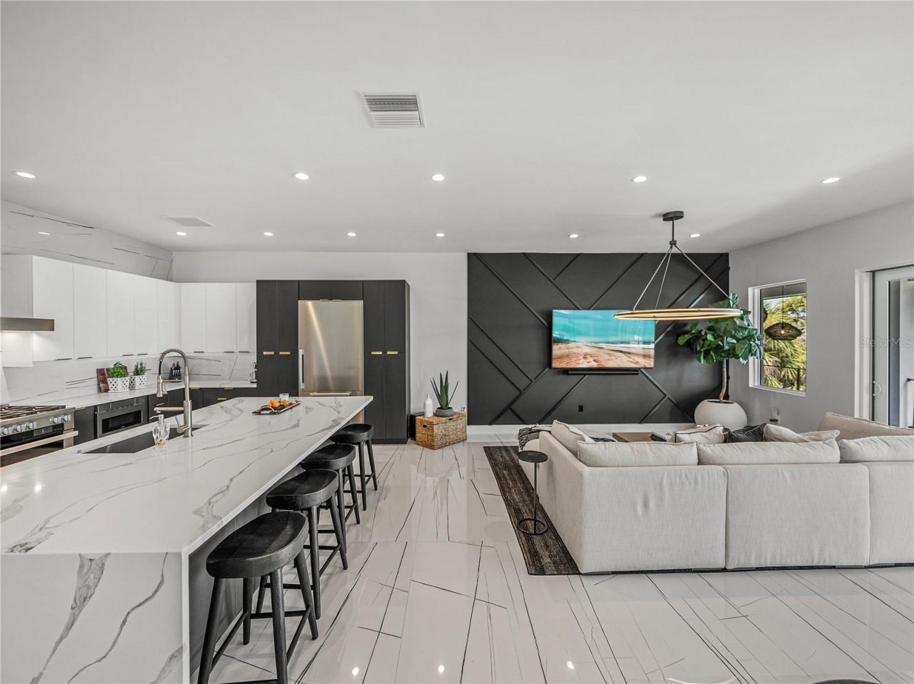 1037 79th Street S, Saint Petersburg, FL 33707 Photo