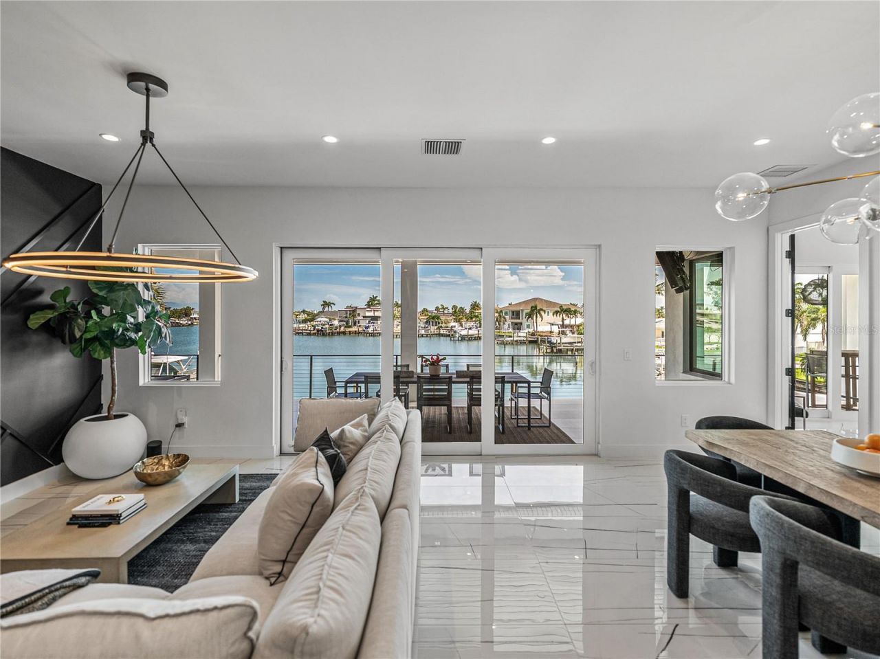 1037 79th Street S, Saint Petersburg, FL 33707 Photo