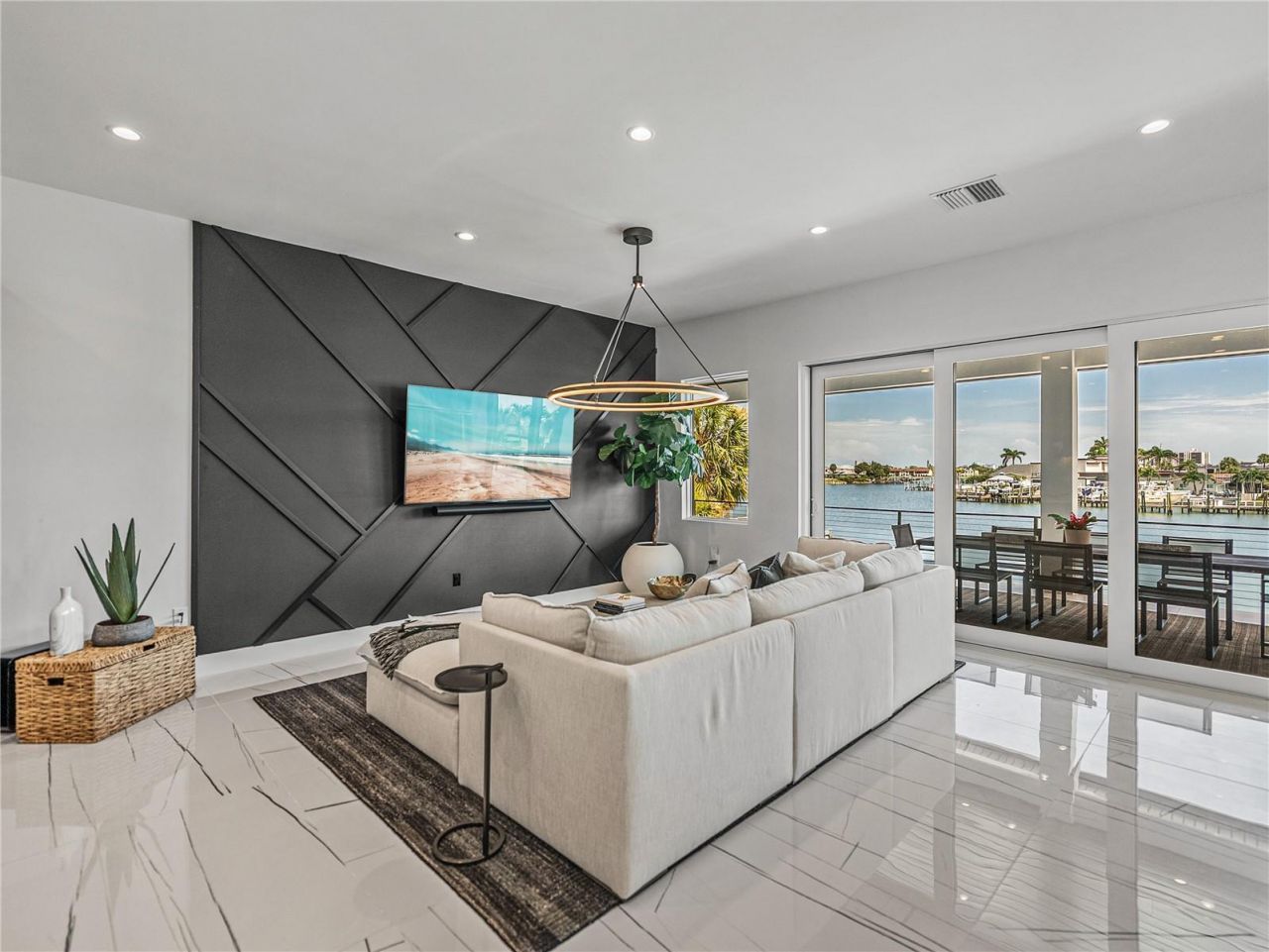 1037 79th Street S, Saint Petersburg, FL 33707 Photo