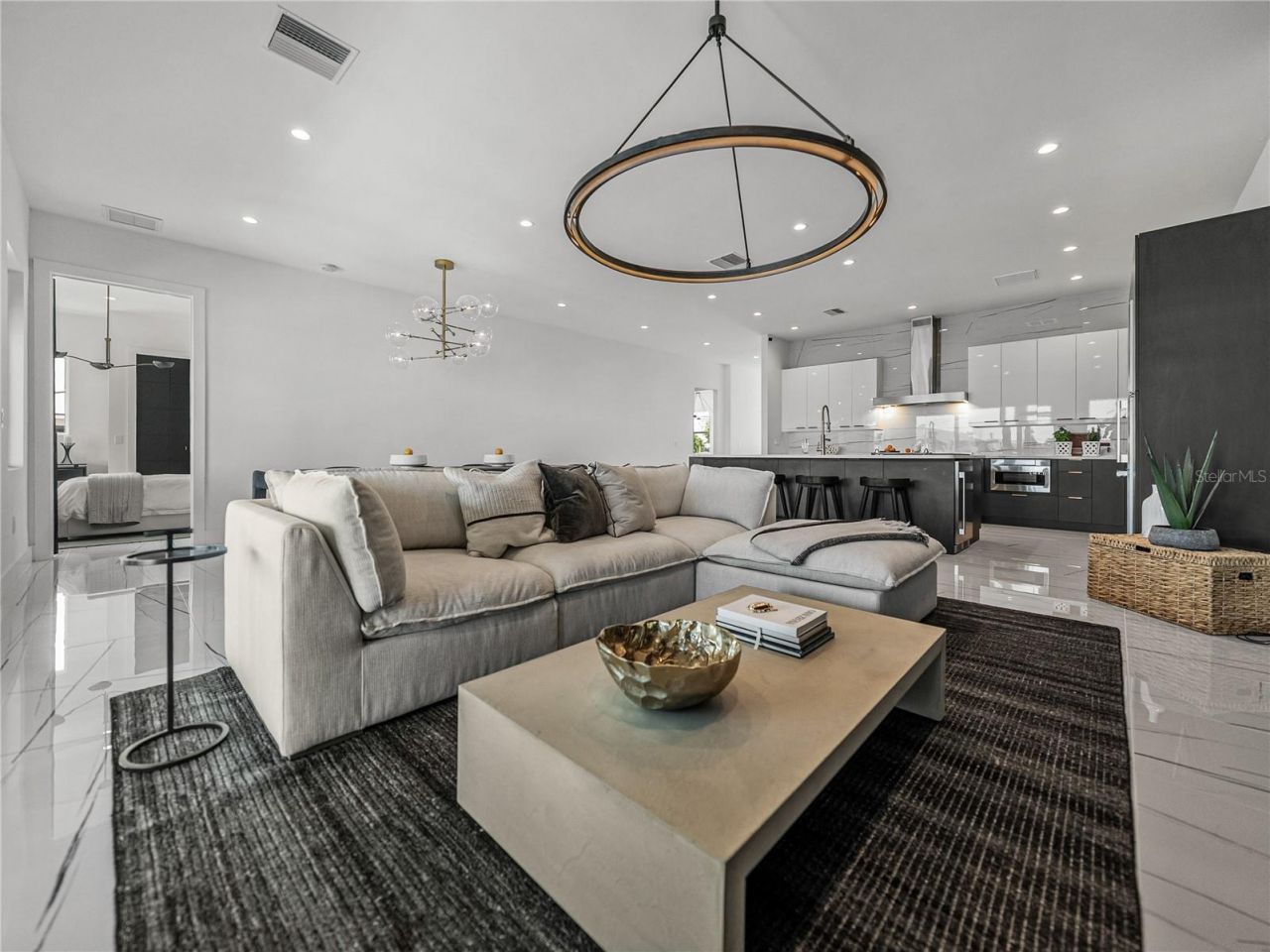 1037 79th Street S, Saint Petersburg, FL 33707 Photo