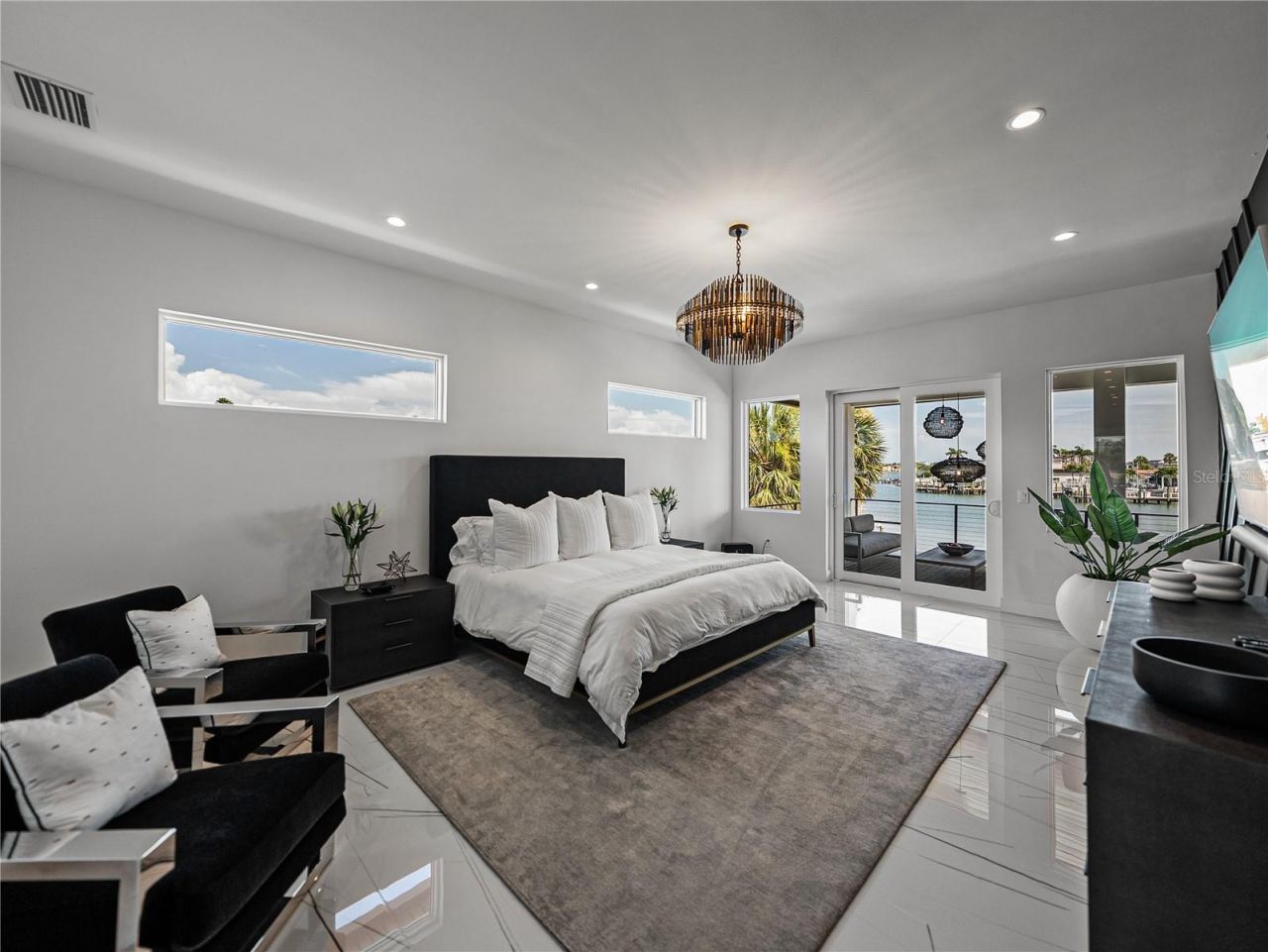 1037 79th Street S, Saint Petersburg, FL 33707 Photo