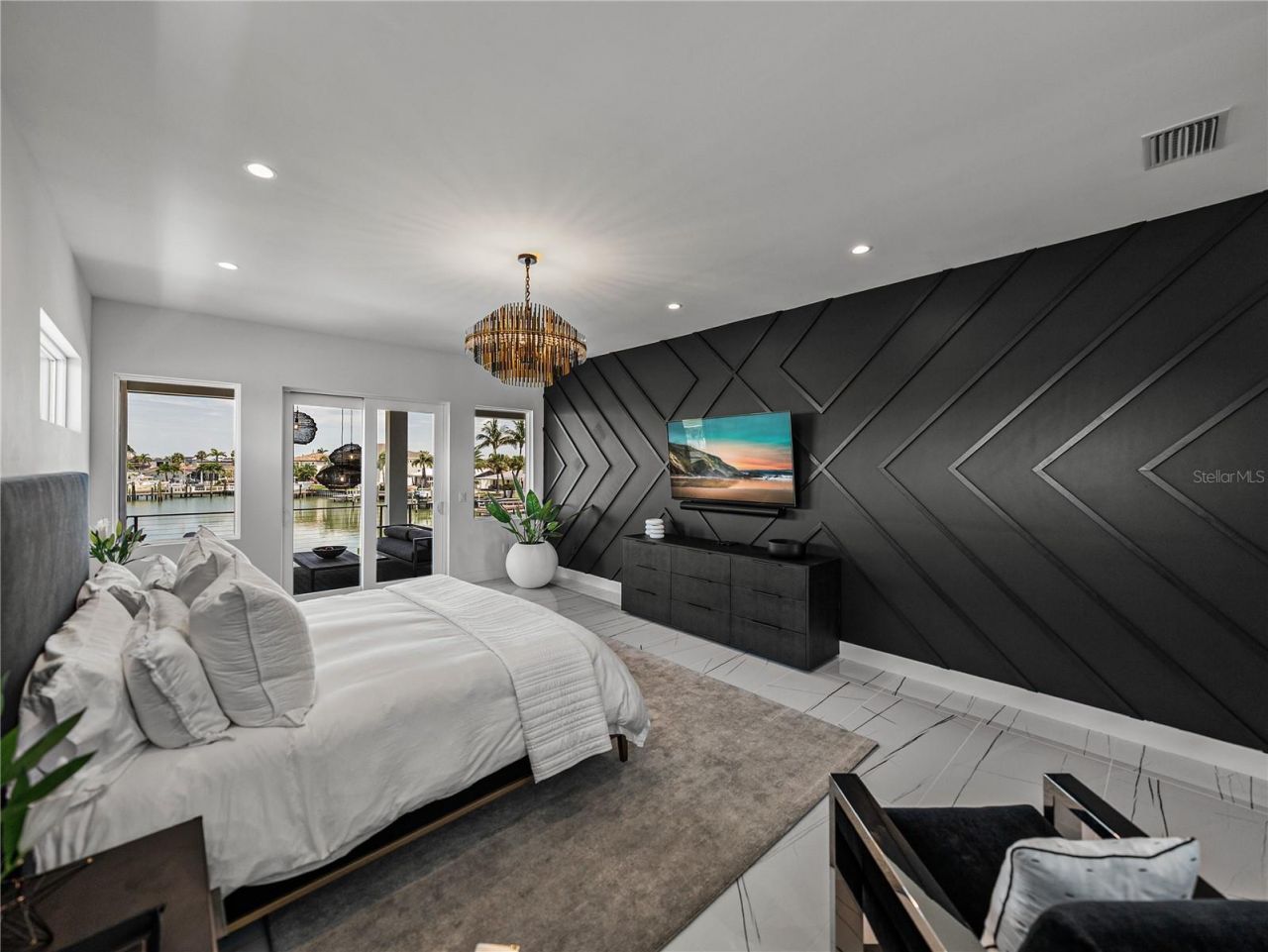 1037 79th Street S, Saint Petersburg, FL 33707 Photo