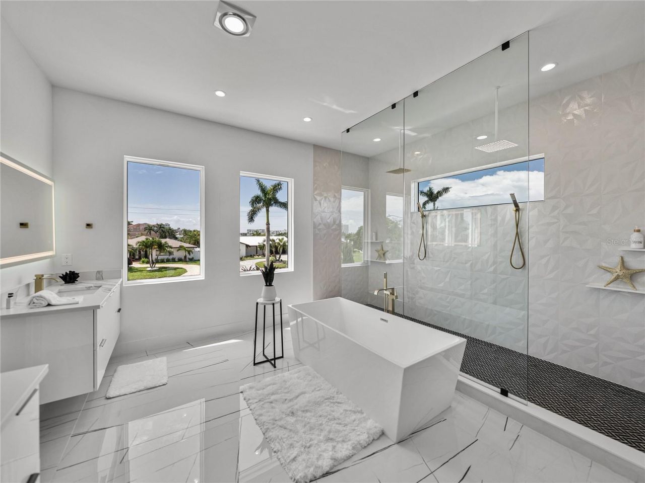 1037 79th Street S, Saint Petersburg, FL 33707 Photo