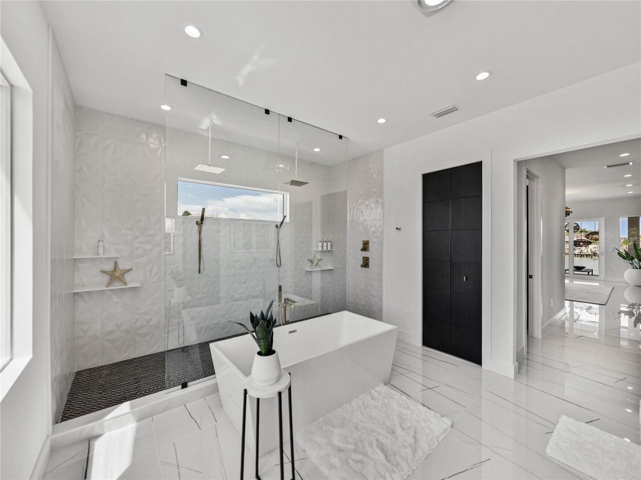 1037 79th Street S, Saint Petersburg, FL 33707 Photo