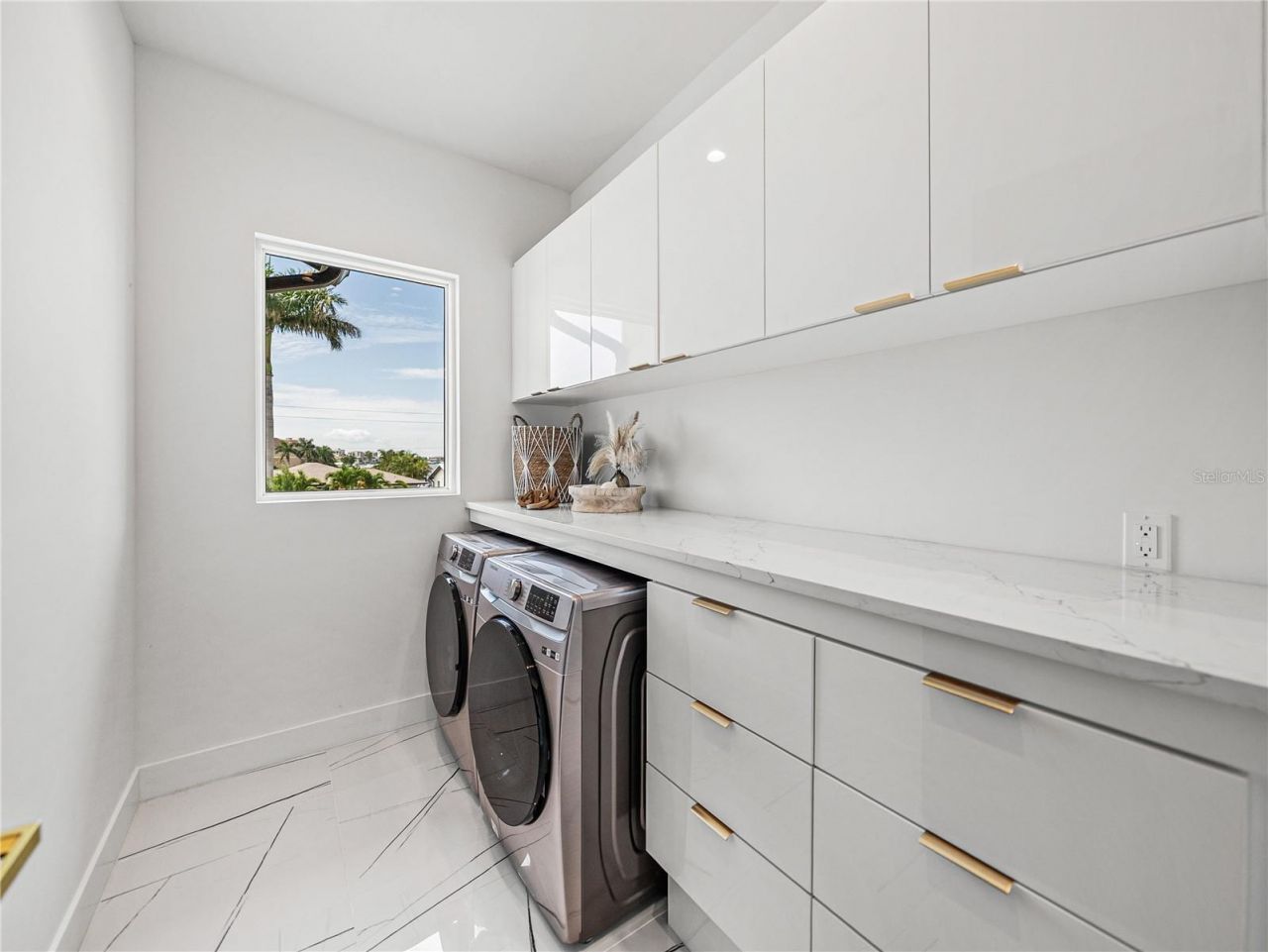 1037 79th Street S, Saint Petersburg, FL 33707 Photo