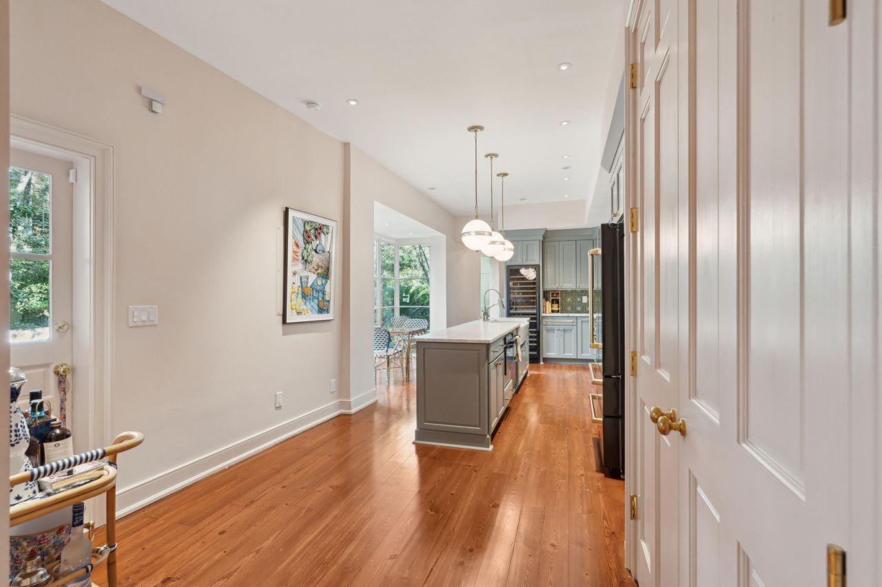 42 S Battery Street Photo 29