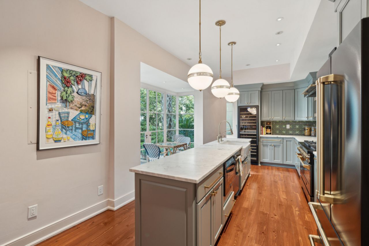 42 S Battery Street Photo 32