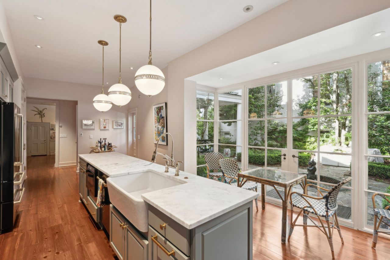 42 S Battery Street Photo 35