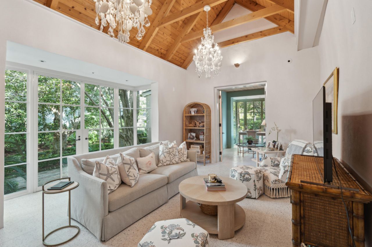 42 S Battery Street Photo 41