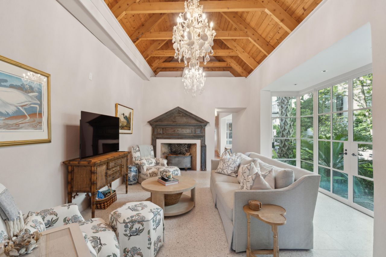 42 S Battery Street Photo 42