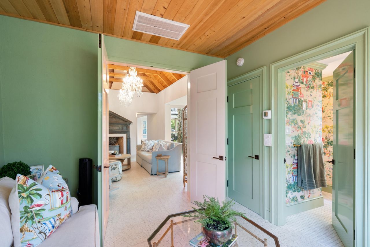 42 S Battery Street Photo 45