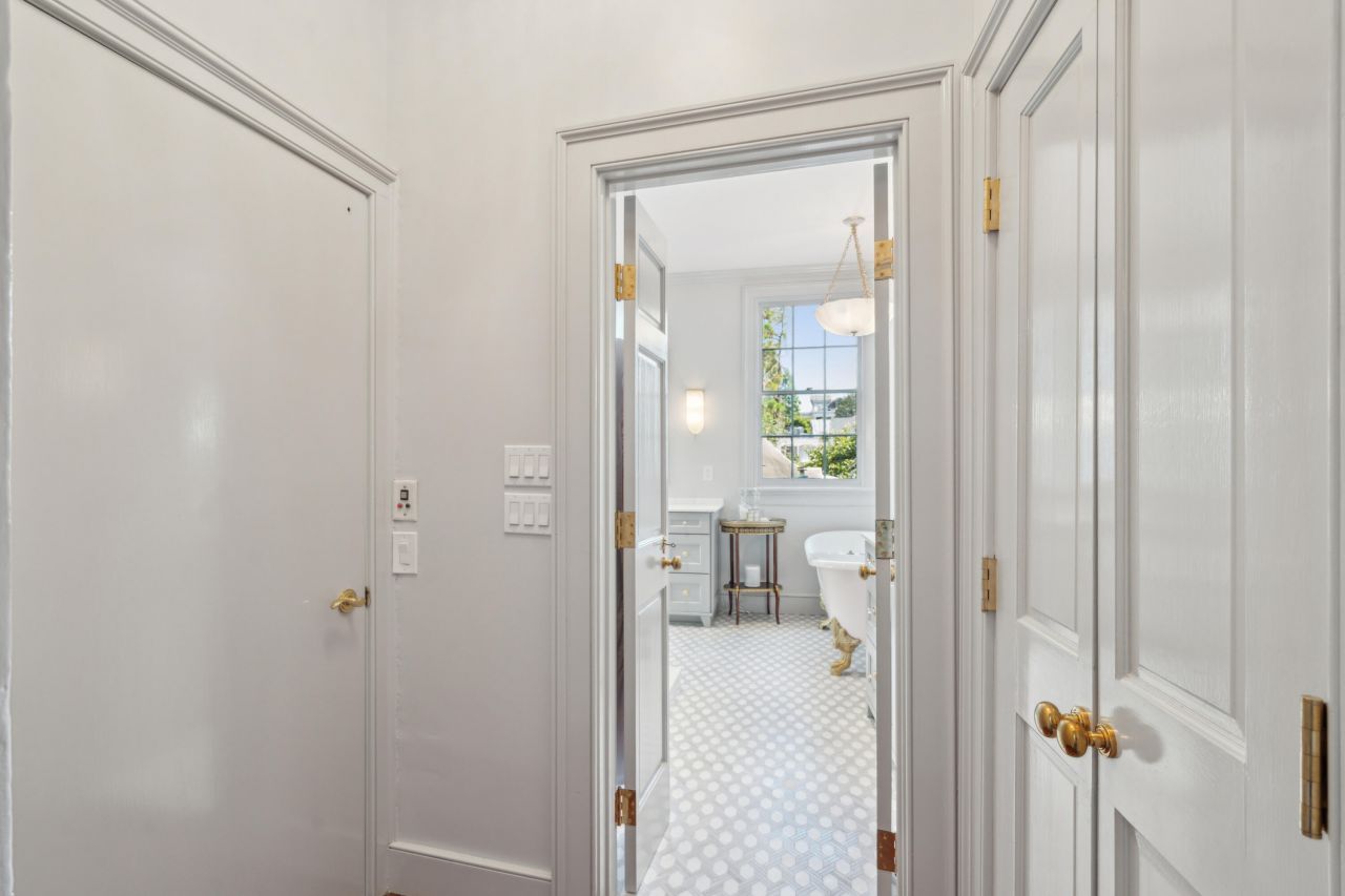 42 S Battery Street Photo 60