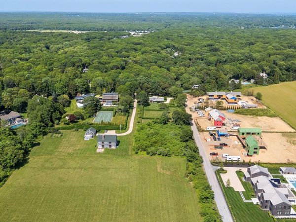 75 Wainscott Main, Wainscott, NY 11975