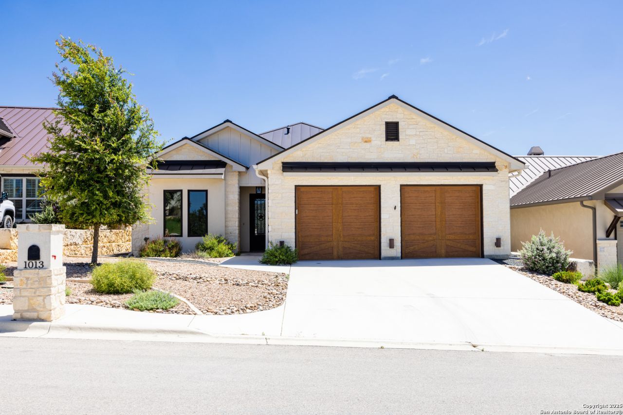 1013 Comanche Hills, Kerrville, TX 78028 Main Photo