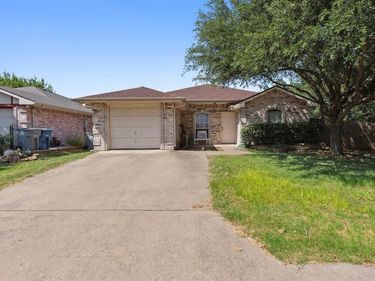 636 Yarrow Circle, Dallas, TX 75217