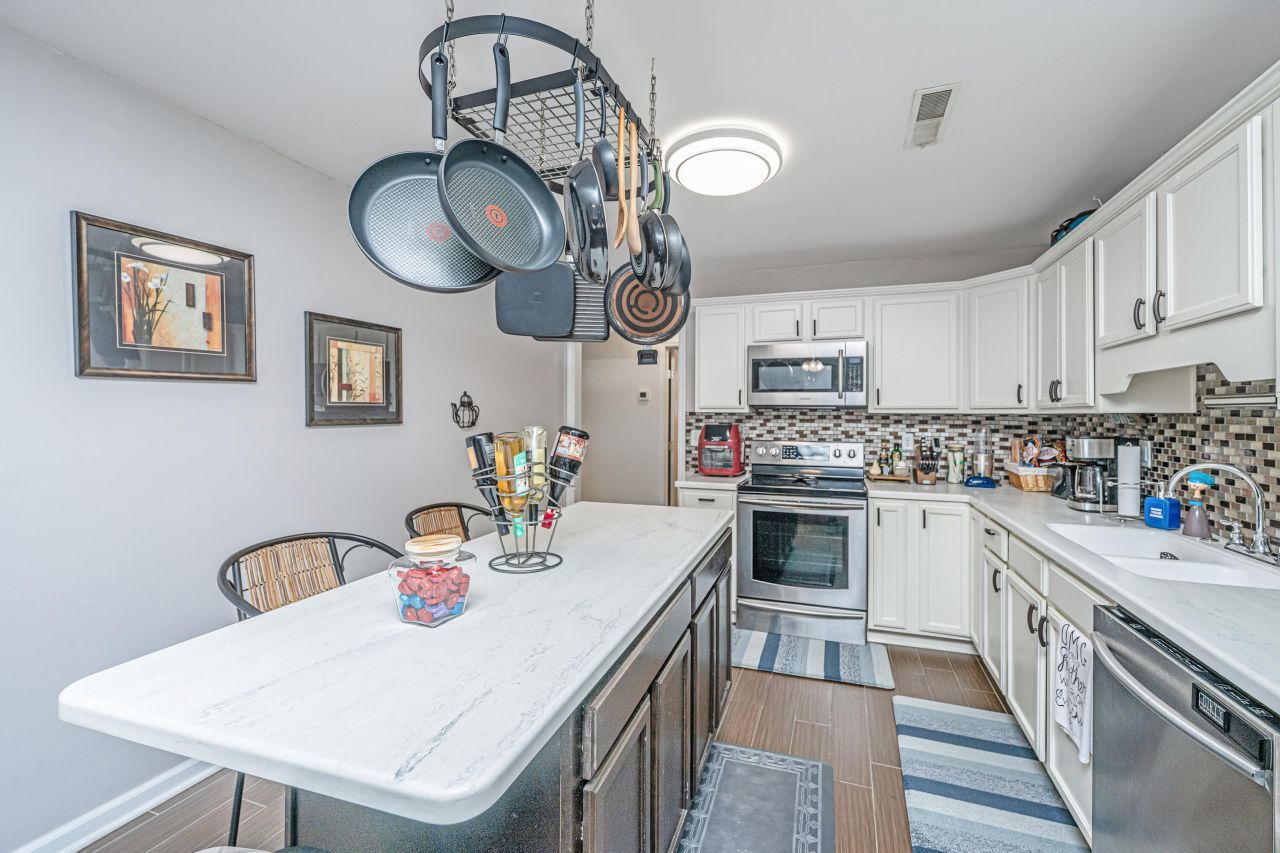 1563 Relyea Avenue Photo 12