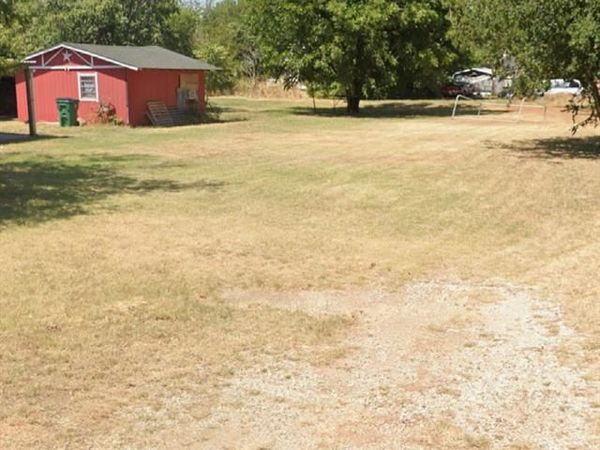 709 N Grand Avenue, Olney, TX 76374