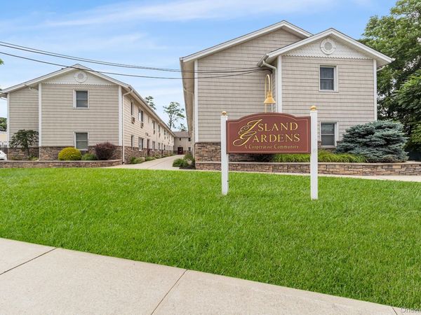 490 Main Street, Unit A7, Farmingdale, NY 11735