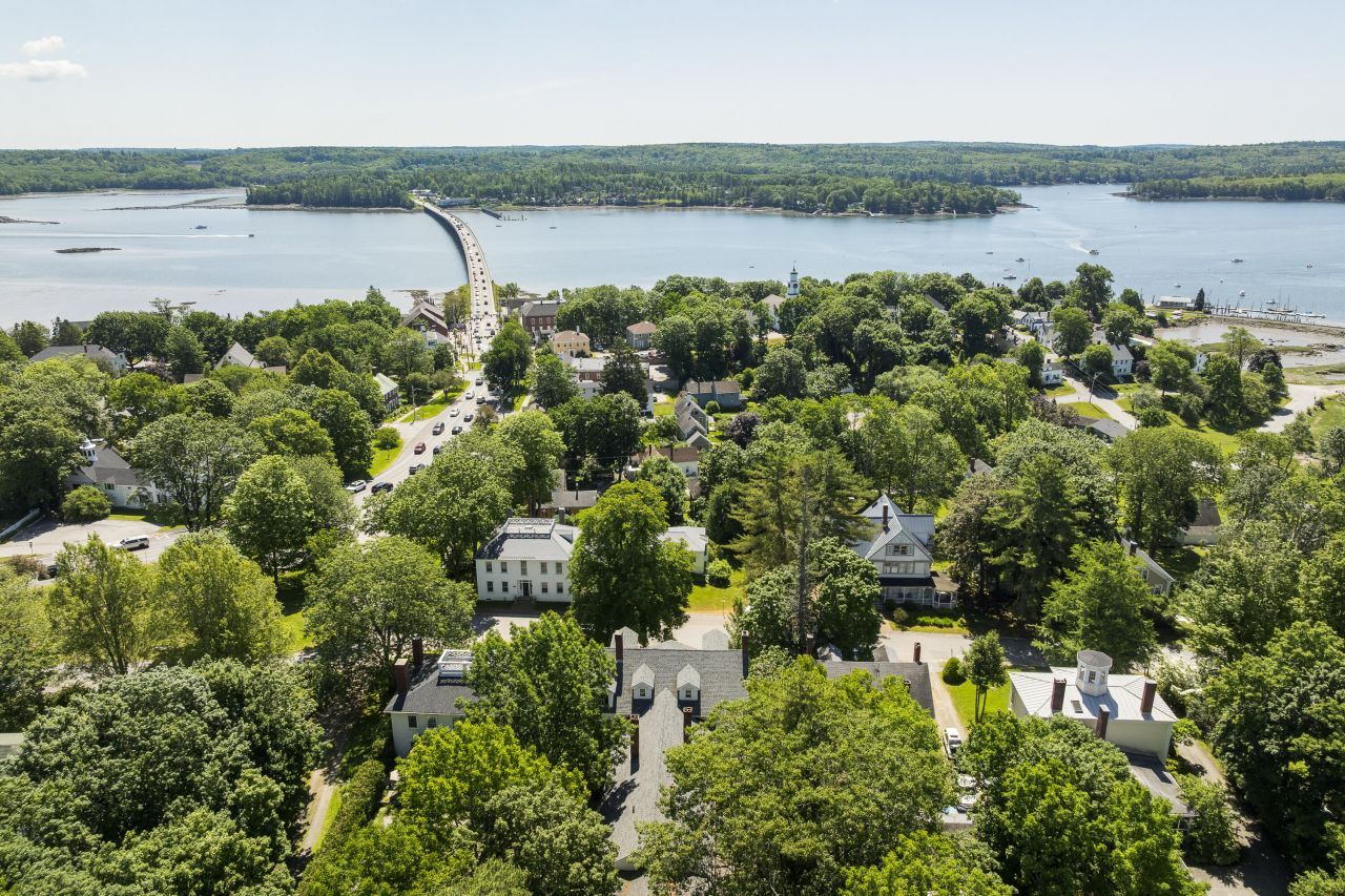 18 High Street, Wiscasset, ME 04578 Main Photo