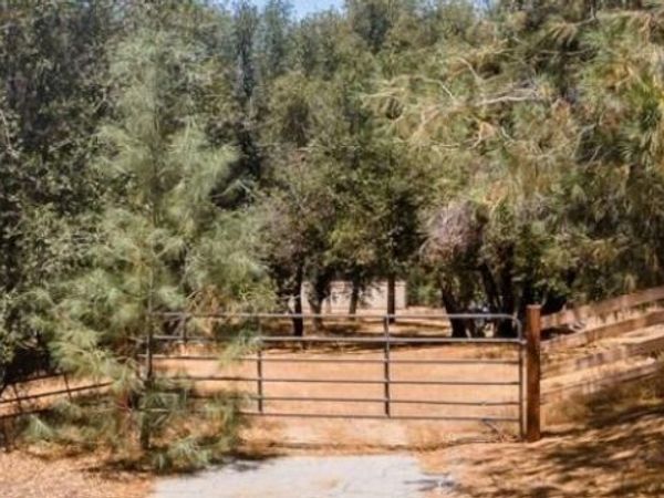 28060 Carlyle Springs Road, Keene, CA 93531