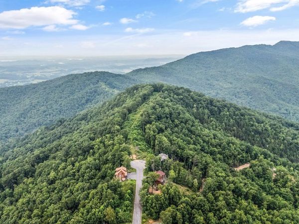 5 Shell Mountain Rd, Sevierville, TN 37876