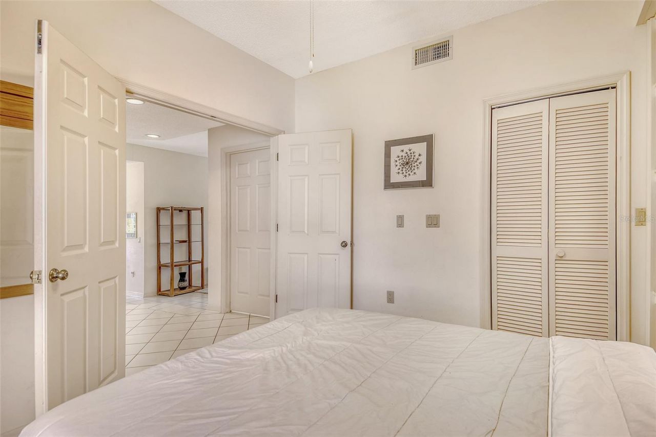 5598 Golf Pointe Drive, Unit A-1, Sarasota, FL 34243 Photo